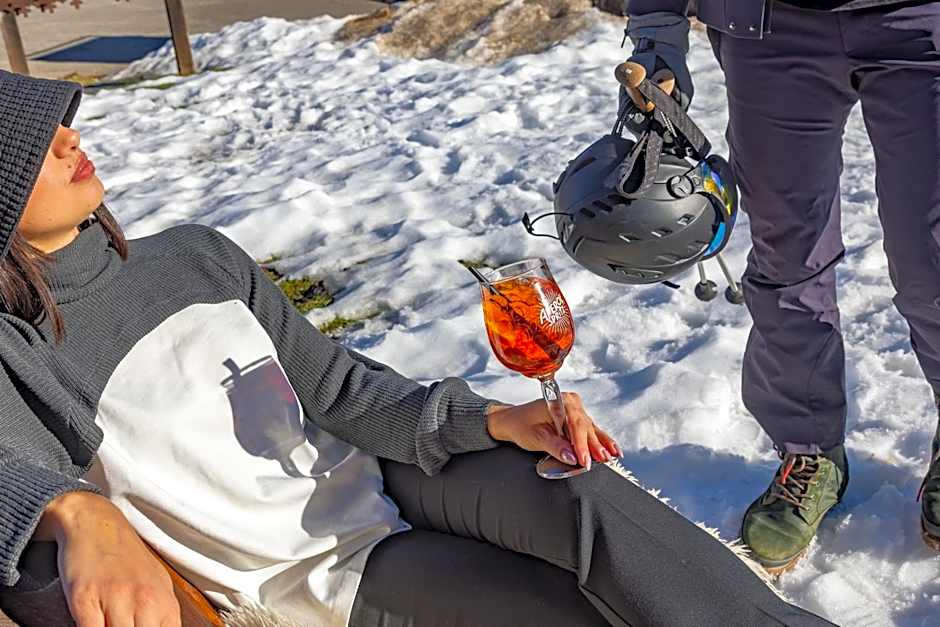 Le Coucou Hotel Restaurant & Lounge-Bar