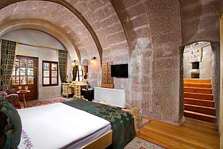 Deluxe Stone Suite