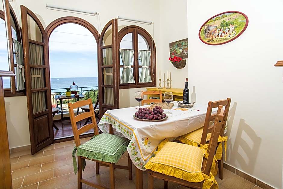 Amboula Beach Apartments