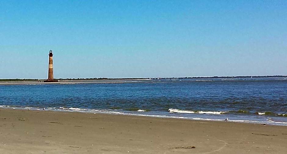 Folly Vacation 620 apartment w/bonus room, one block to the beach & pet friendly