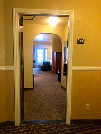 King Suite - Accessible/Non-Smoking