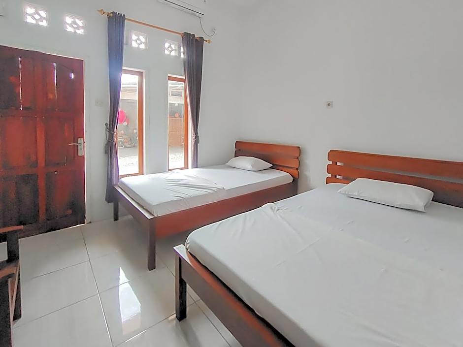 RedDoorz near Pamugaran Beach Pangandaran