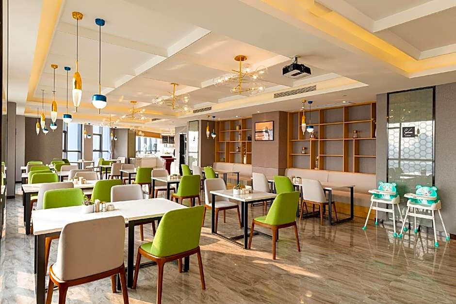 Atour Hotel Maoming High-speed Railway Station People Square