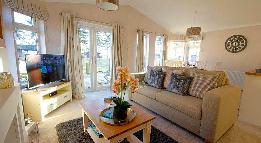 Hollicarrs - Bluebell Lodge