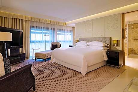 Club Suite, 1 Bedroom, Non Smoking (1 King Bed)