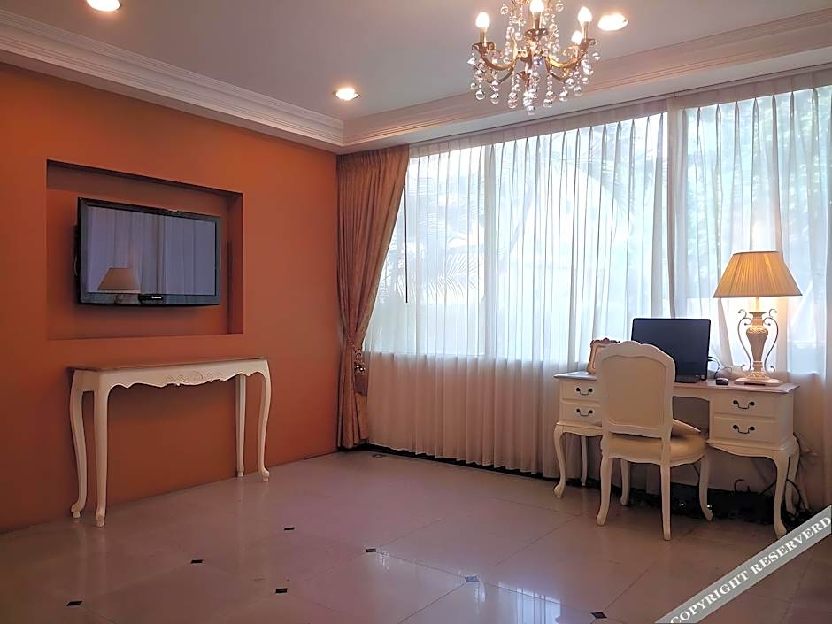 Romance Hotel Srinakarin