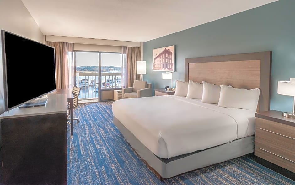 DoubleTree by Hilton New Bern - Riverfront