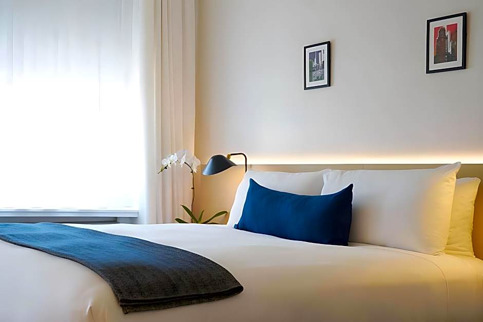 The Chicago Hotel Collection Ambassador Gold Coast