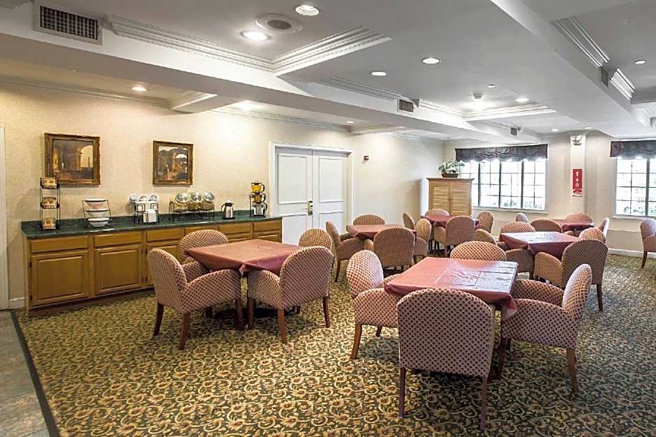Greeneville Inn And Suites