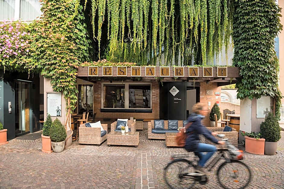 KRONE eat drink stay