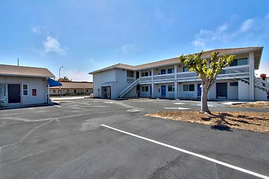 Coastal Valley Inn