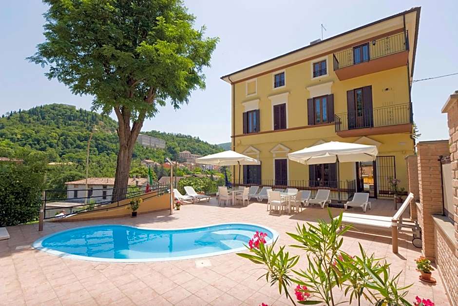 Foto 1 av 50 av Raffaello Residence una Dimora storica con piscina panoramica nelle Marche