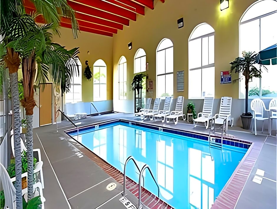 Comfort Inn & Suites Sharonville - Cincinnati North