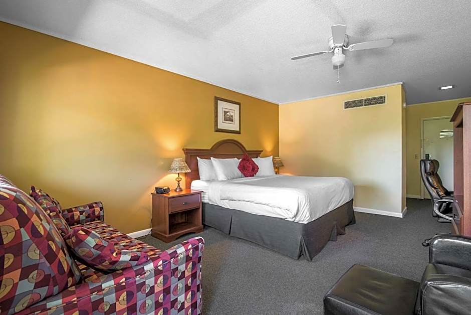 TiltonLodge Inn & Suites
