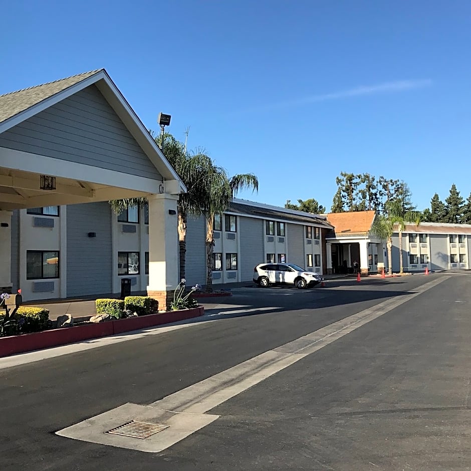 Best Western Town & Country Lodge