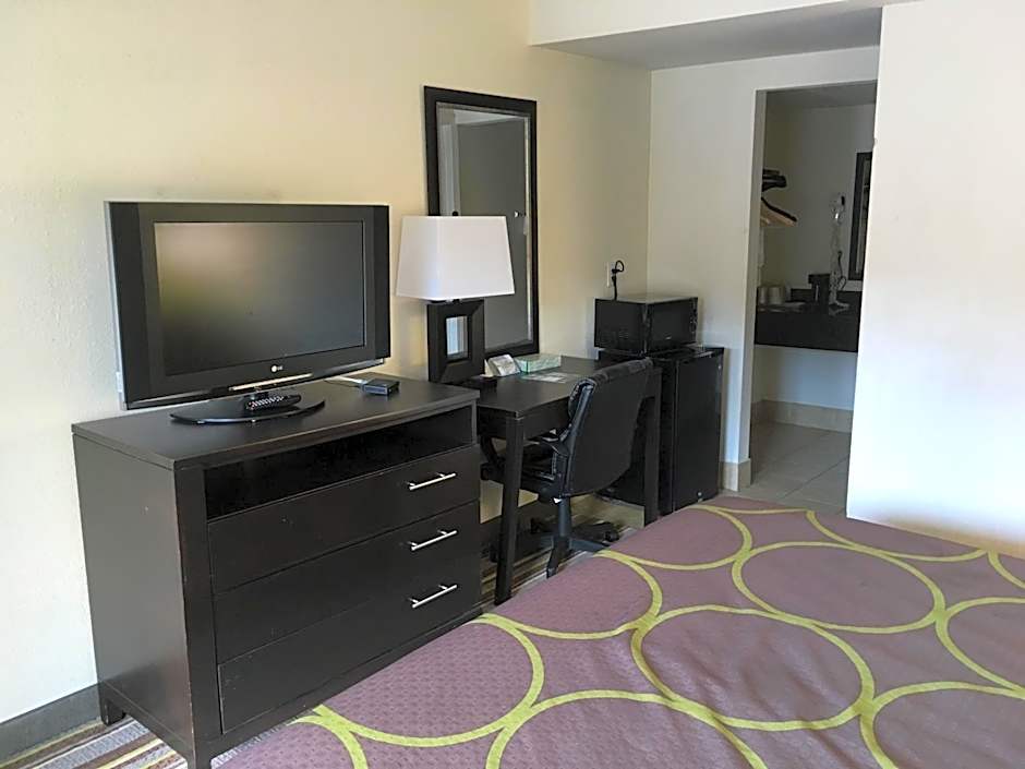 Super 8 by Wyndham Augusta