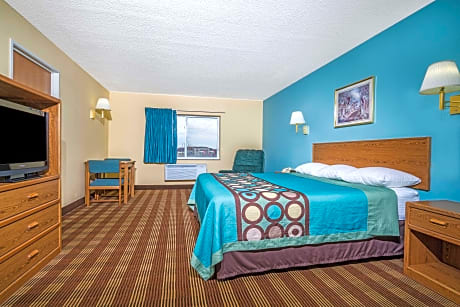 Two-Bedroom, Suite with 1 King Bed and 1 Queen Bed,  Non-Smoking