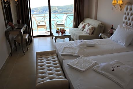 Grand Deluxe Double or Twin Room with Sea View