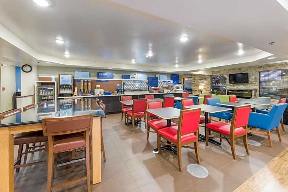 Holiday Inn Express London-I-70 By IHG