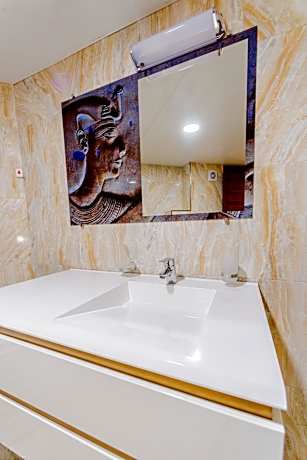 Deluxe Double Room with Balcony and Bathtub