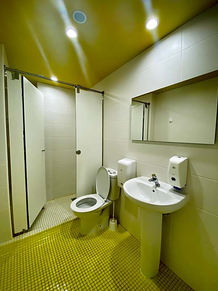 We Street Hostel - Albergue