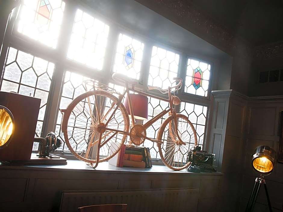 Huckleberrys Bar and Grill