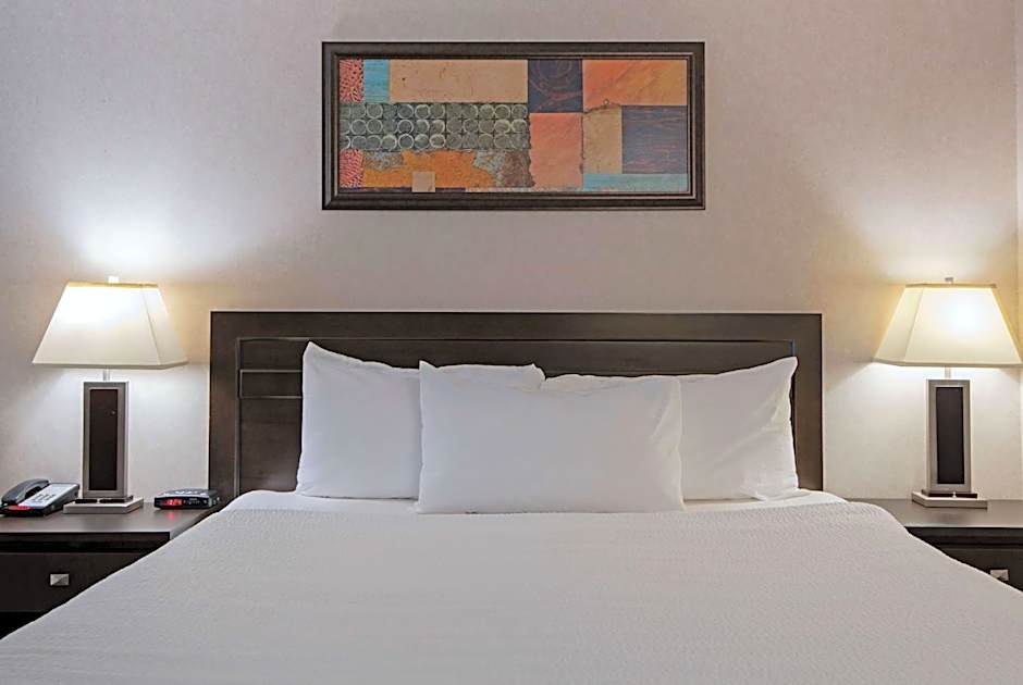 Travelodge by Wyndham Kamloops Mountview