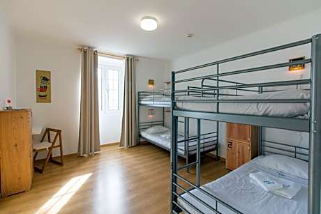 Bunk Bed in Mixed Dormitory Room