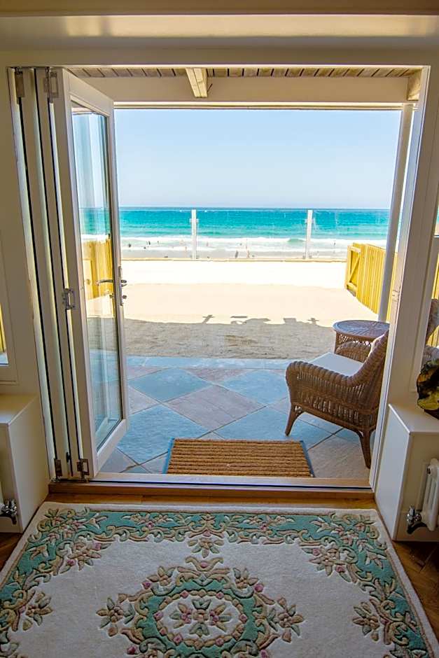 Tolcarne Beach Colonial Restaurant and Rooms