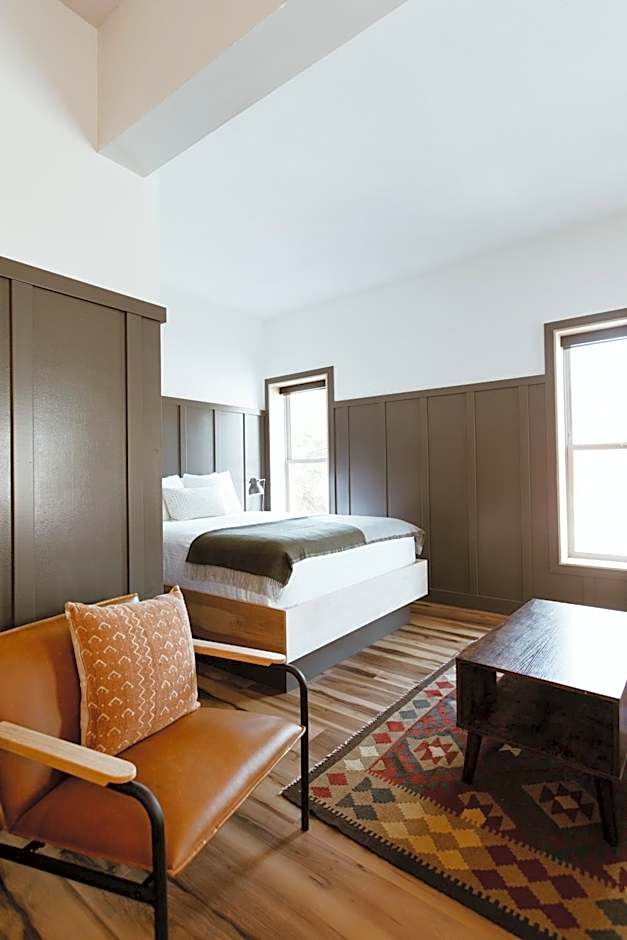 The Flying Steamshovel Inn