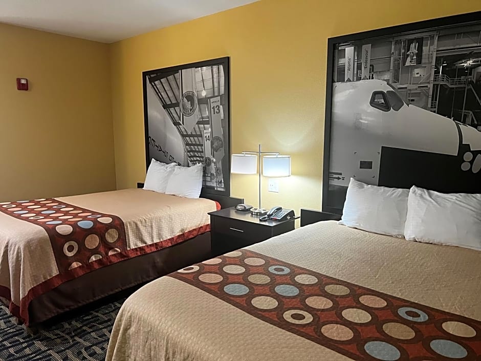 Super 8 by Wyndham Pasadena