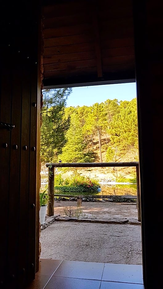 La cabaña del lago en ZAFIRO LAGUNAZO Parque Natural del Río Mundo
