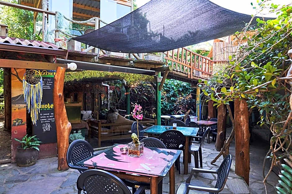 Mantis and Moon Surf Paradise & Adventure Lodge