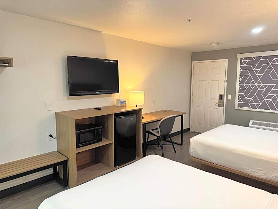 Rodeway Inn & Suites Thousand Palms - Rancho Mirage