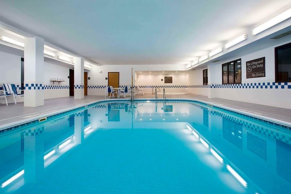 FairBridge Inn & Suites Thornton