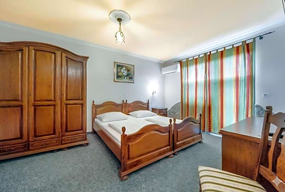 Garni Hotel & Apartments Terano