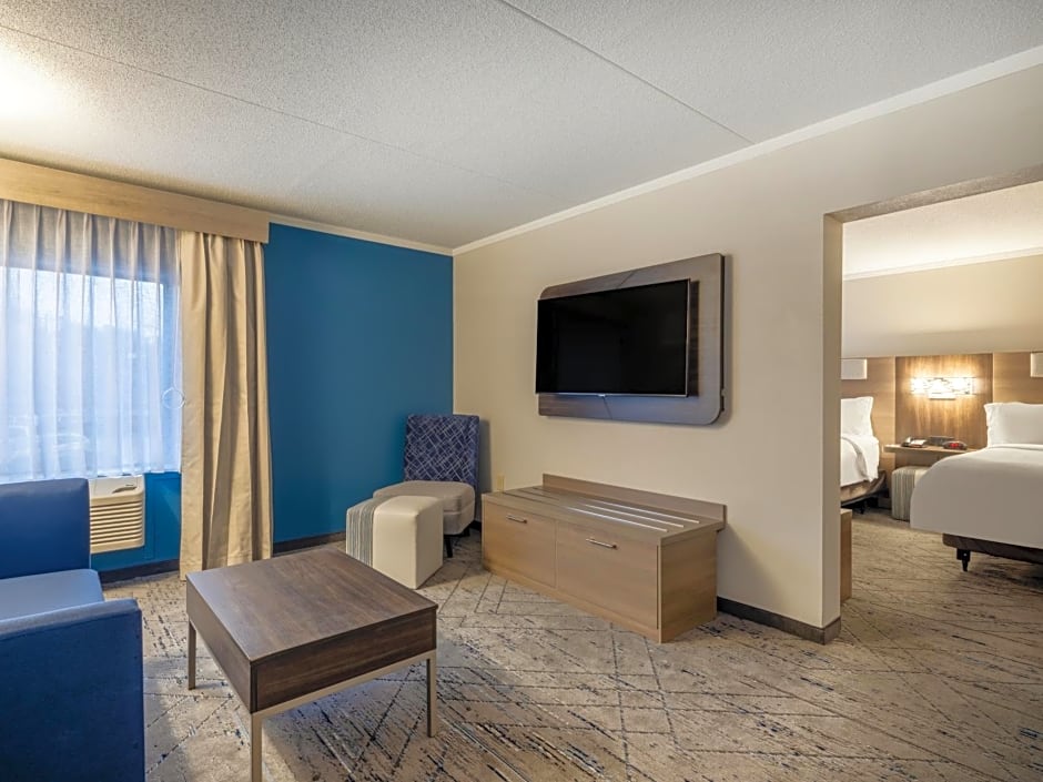 Holiday Inn Express & Suites Greensboro - (I-40 @ Wendover) By IHG