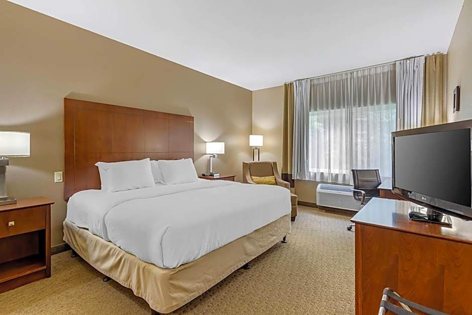 Comfort Inn & Suites East Moline near I-80