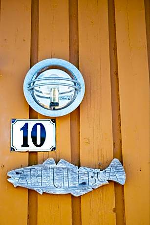 Traditional cabin with sea view