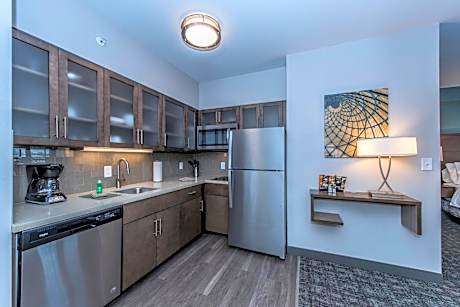 King Studio Suite - Hearing Accessible/Non-Smoking