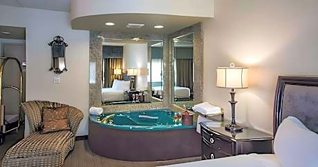 Executive Suite 1 King Bed (Jetted Tub)