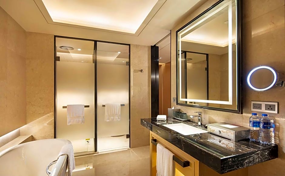 DoubleTree by Hilton Anshun