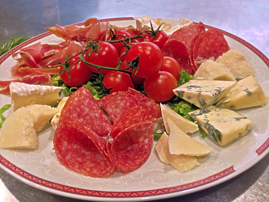 Complex La Tunuri - Vila Economat