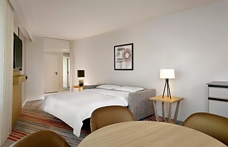 Club Lounge, Suite, 1 King, Sofa bed, Breakfast