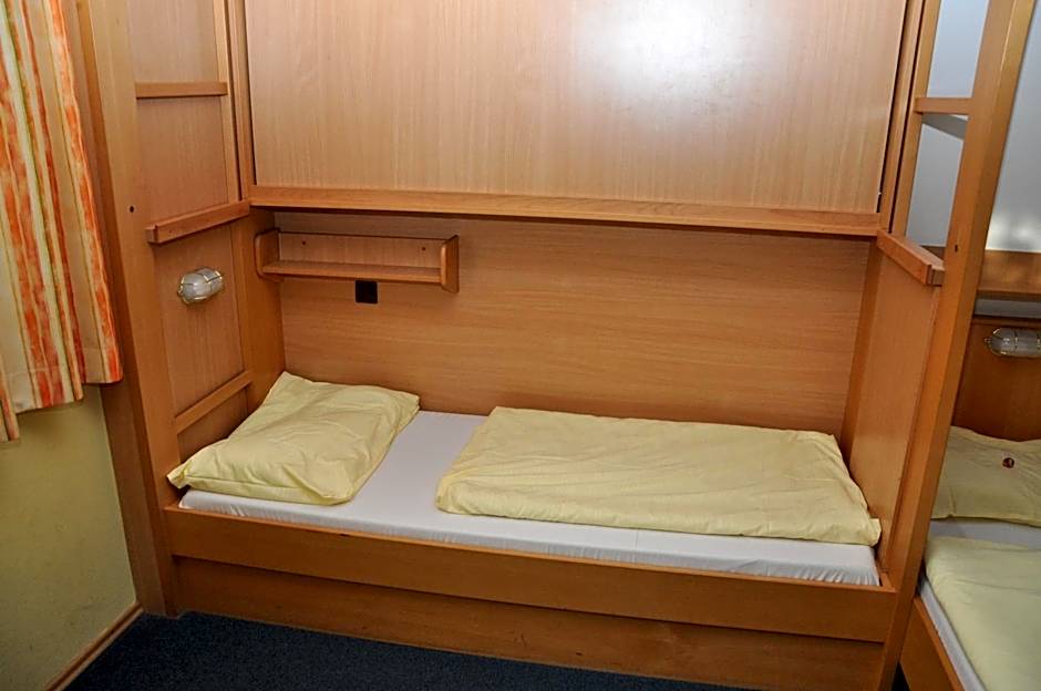 Eduard-Heinrich-Haus, Hostel