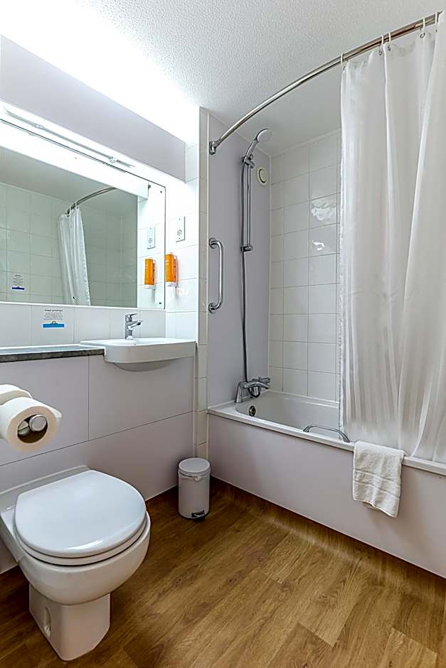 Days Inn by Wyndham Fleet M3