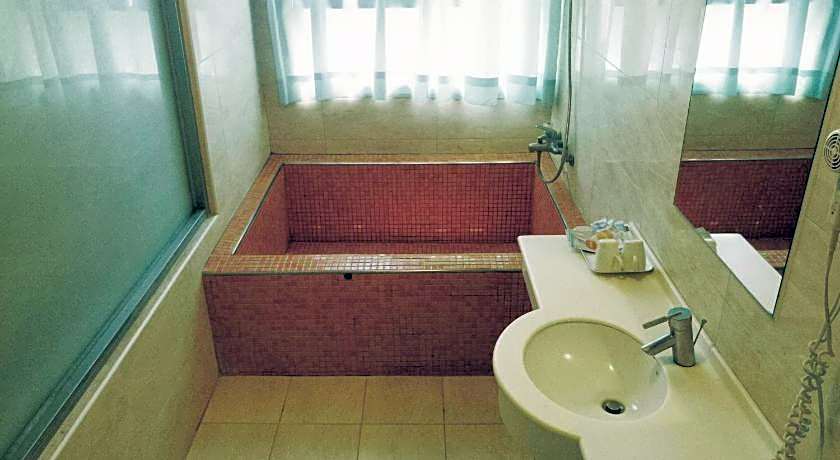 YC Cyuan Hot-Spring Hotel