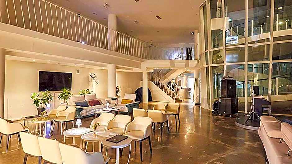 Crest72 Hotel