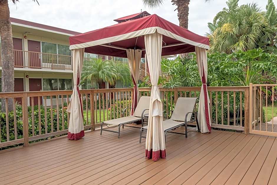 Red Roof PLUS+ & Suites Naples Downtown-5th Ave S