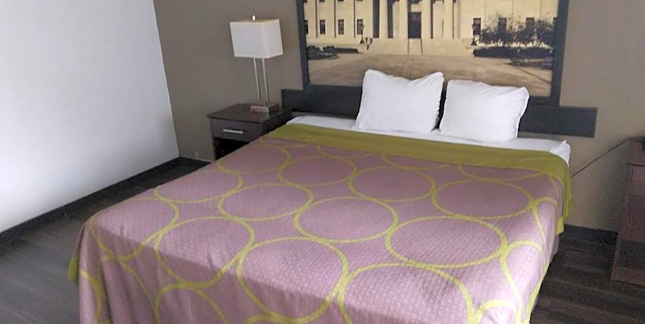 Super 8 by Wyndham Millbury/Toledo